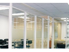 What are the structures and features of fireproof glass